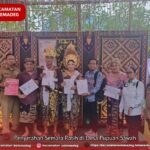 Penyerahan Dokumen Semara Ratih di Desa Pupuan Sawah